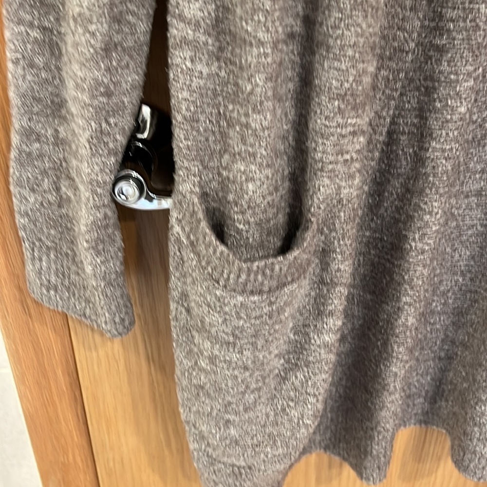 Barefoot Dreams cardigan. EUC - Picture 5 of 5